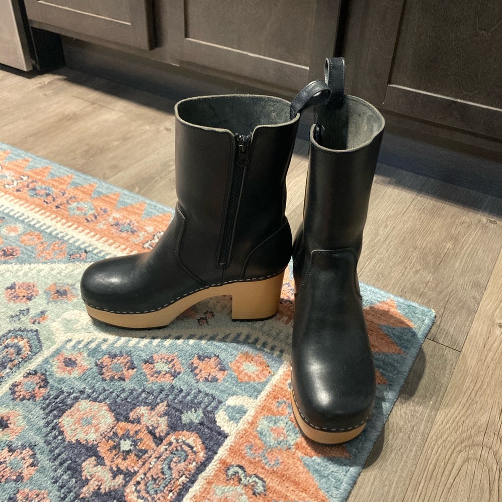 Hasbeens tall plain leather boots EUC